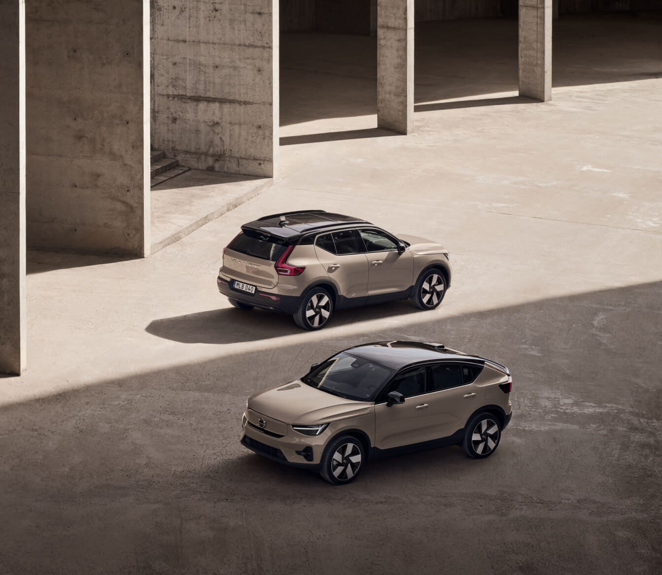2025 Volvo EC40 vs. Volvo EX40 price