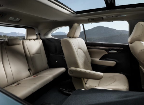 2022 Toyota Highlander SUV Interior.jpg