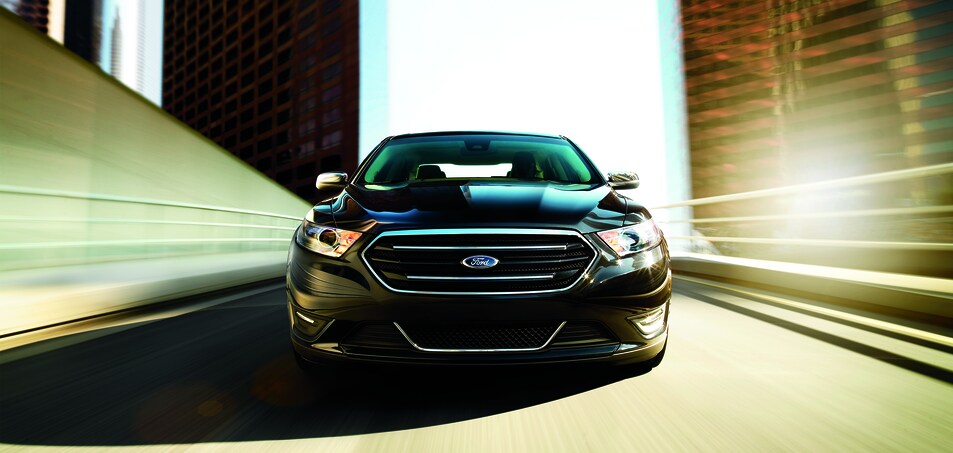 2017-Ford-Taurus-Limited-Sedan-L01 (2).png