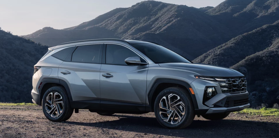 2025-tucson-phev-0302-talent2-gallery-v2-16-9-960x474.webp