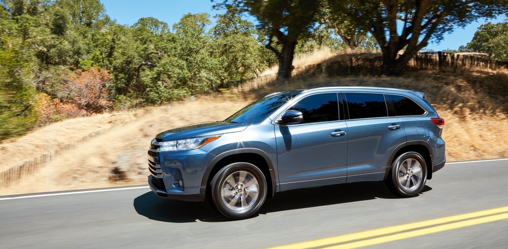 2017-Toyota-Highlander-XLE-L03.png