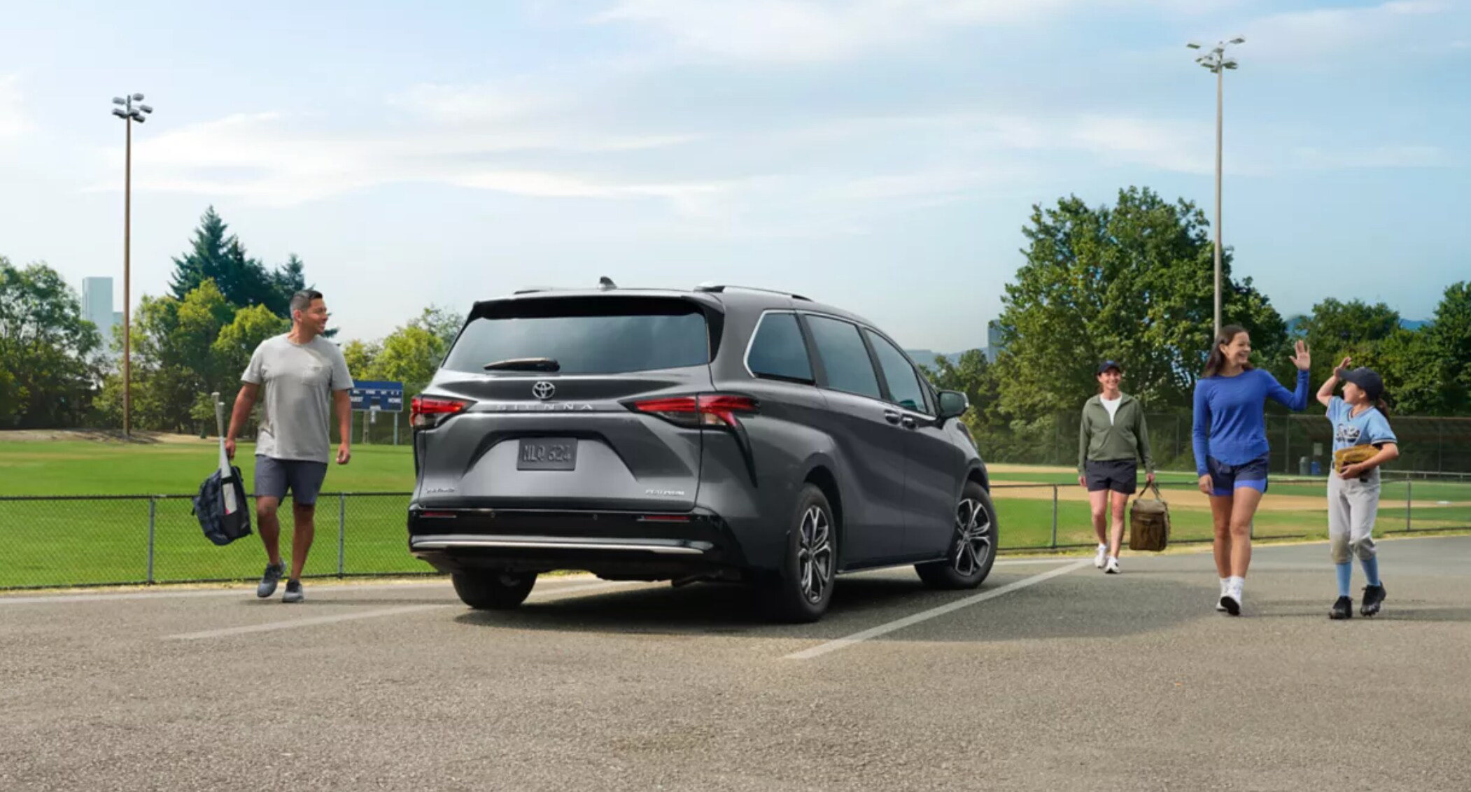 new%202026%20toyota%20sienna%20minivan%20avaialble%20at%20towne%20toyota%20in%20ledgewood%20nj.png