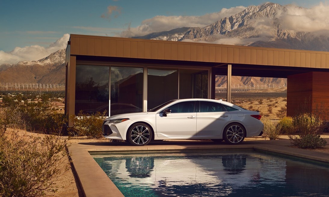 2019 Toyota Avalon Driver's Side