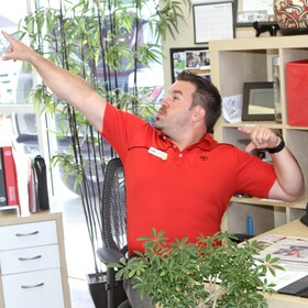 Staff member Leon Hurd from ID_5281548546e9