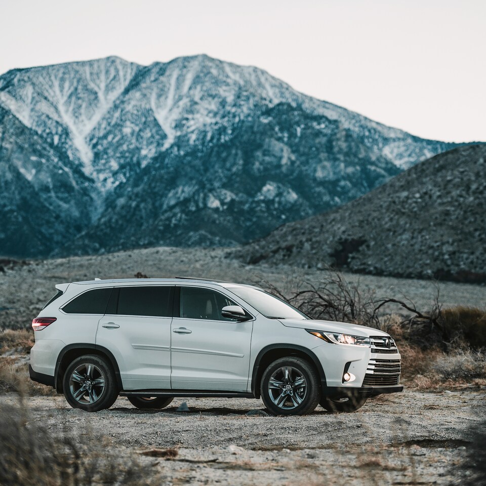 2022-Toyota-Highlander-Limited-SUV-L05.png