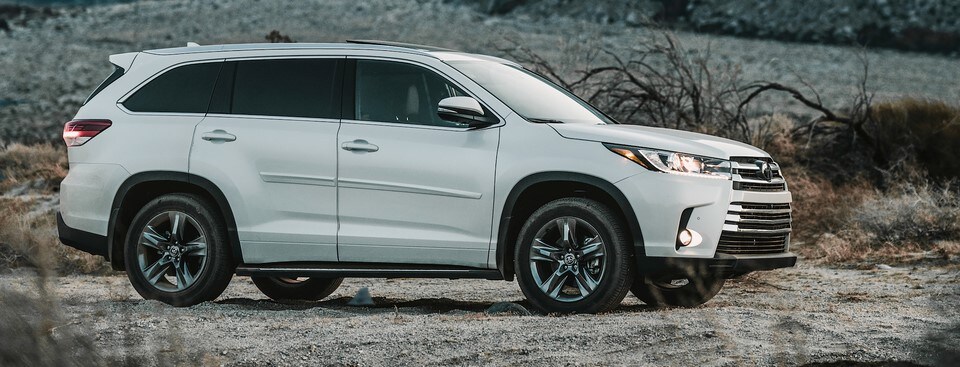 2022-Toyota-Highlander-Limited-SUV-L05.jpeg