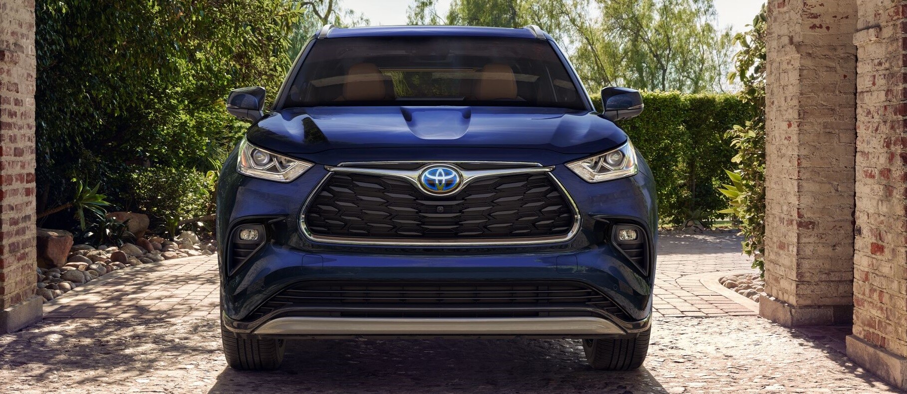 Toyota Highlander Hybrid Front Toyota Highlander Hybrid SUV Front Grille