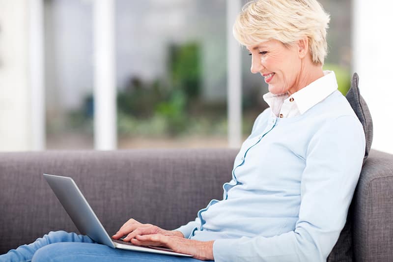 lady-with-laptop.jpg