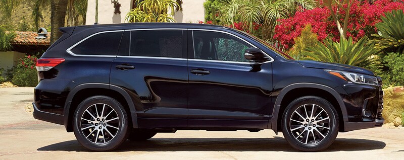 2017 Toyota Highlander Side View