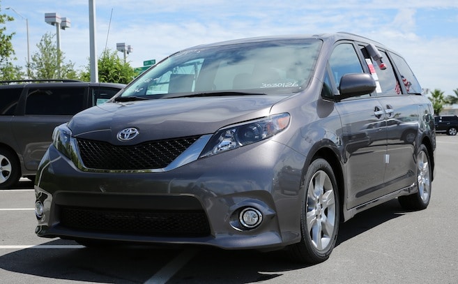 which is better 2013 honda odyssey or 2013 toyota sienna #7