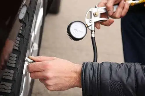Auto-mechanic-checking-tire-pressure_146096059_original-1.webp