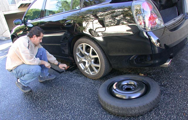 changing a tire Orlando Toyota flat tire tips