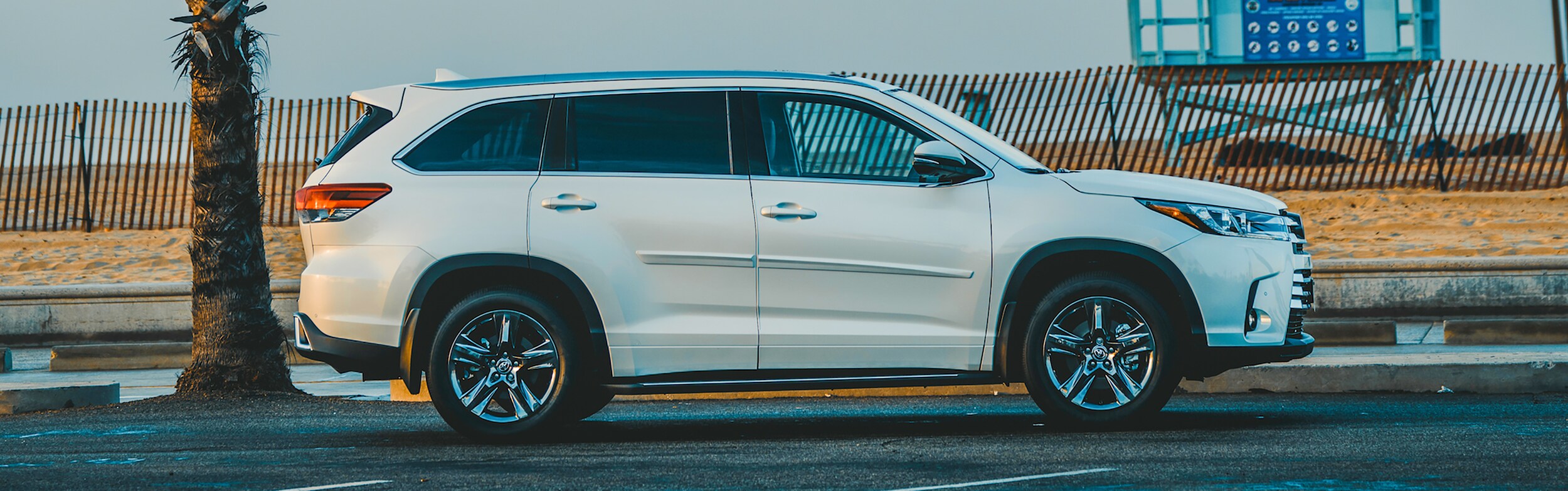 2022-Toyota-Highlander-Limited-SUV-L02.png