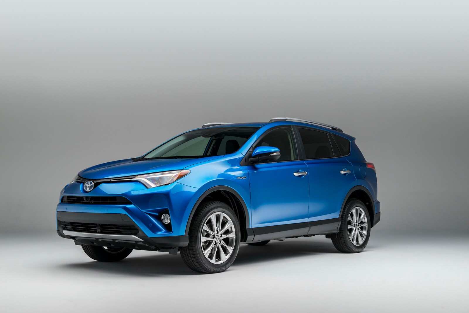 2016-Toyota-RAV4-Hybrid-4.jpg