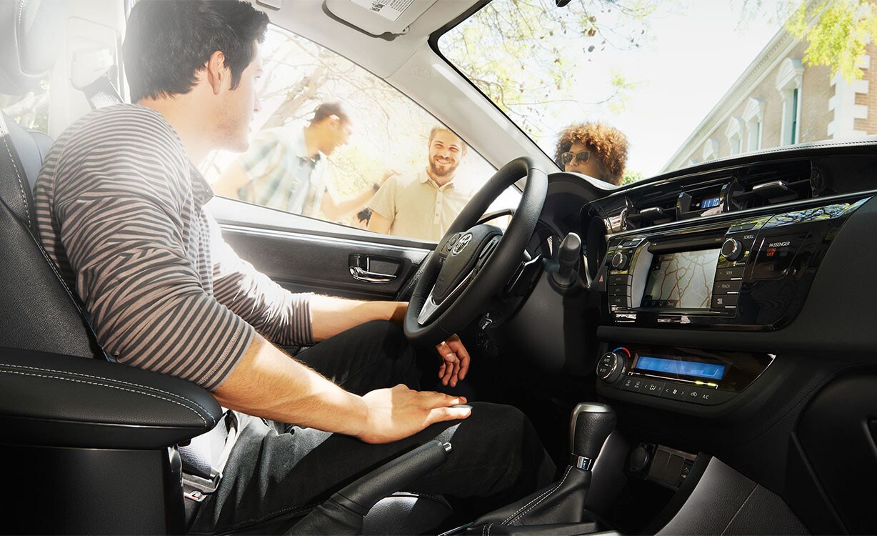 2016-toyota-corolla-interior.jpg