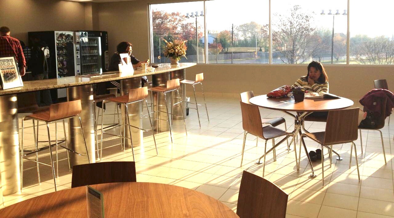 DARCARS Toyota Service Lounge