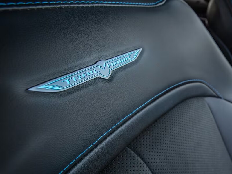 2024JeepGrandCherokee4xe-interior-02.jpg
