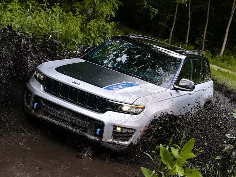 2024JeepGrandCherokee4xe-exterior-04.jpg