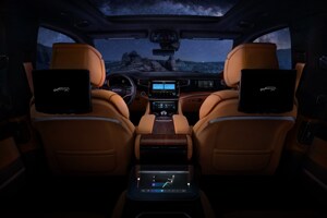 2022 Jeep Grand Wagoneer interior view of front seats and dashboard.jpg