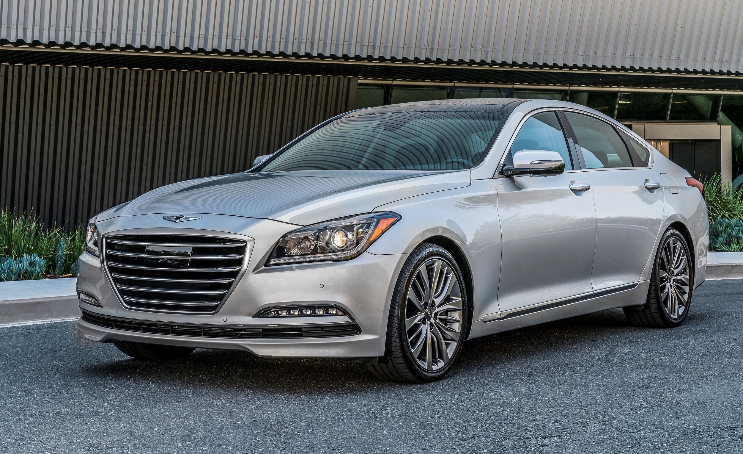 2017-Genesis-G80-front.jpg