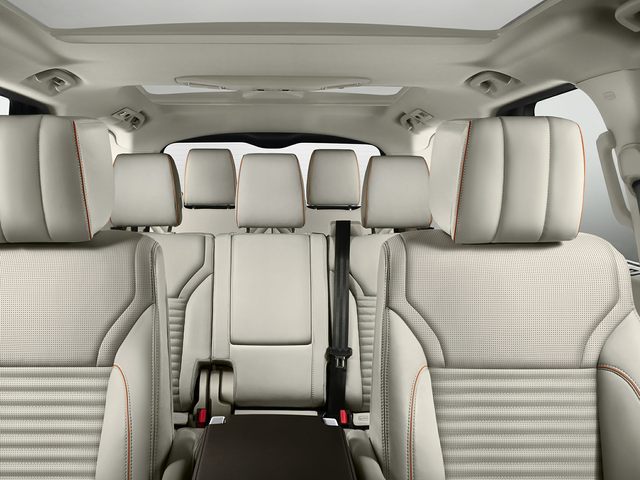 Land Rover Discovery interior