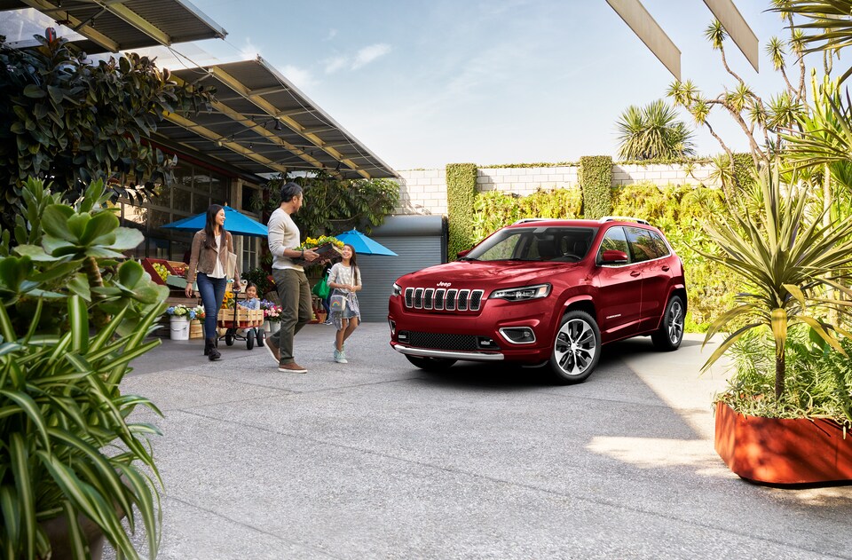 2019-Jeep-Cherokee-Overland-SUV-L01.png