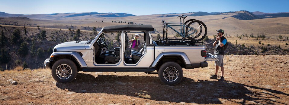 2020-Jeep-Gladiator-Overland-Truck-L04 (1).jpeg