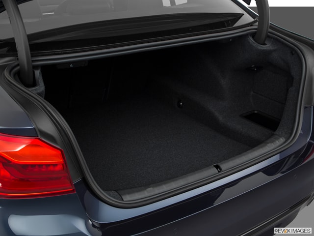 530i trunk.jpg
