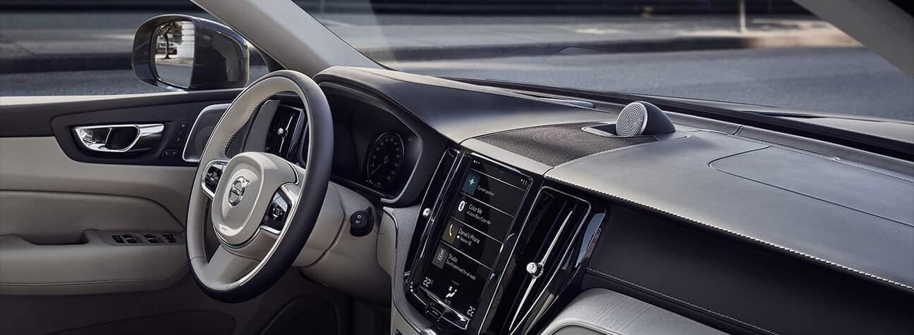 2018-Volvo-XC60-interior