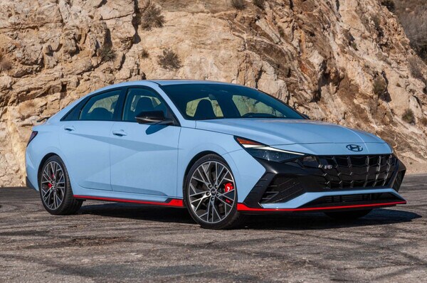 2022-hyundai-elantra_100820735_l.jpeg