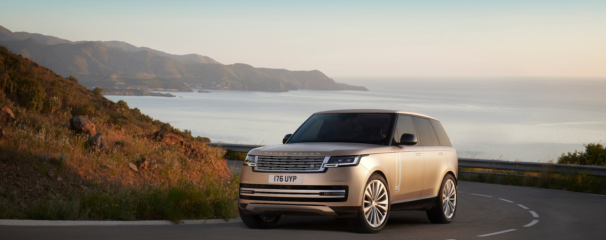 2024-LandRover-RangeRover-StandardWheelbase-Autobiography-SUV-L06.jpg