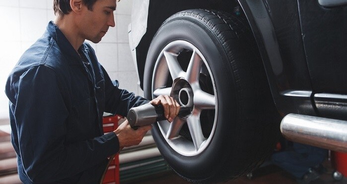Tire Service Mechanic Chnaging Tire