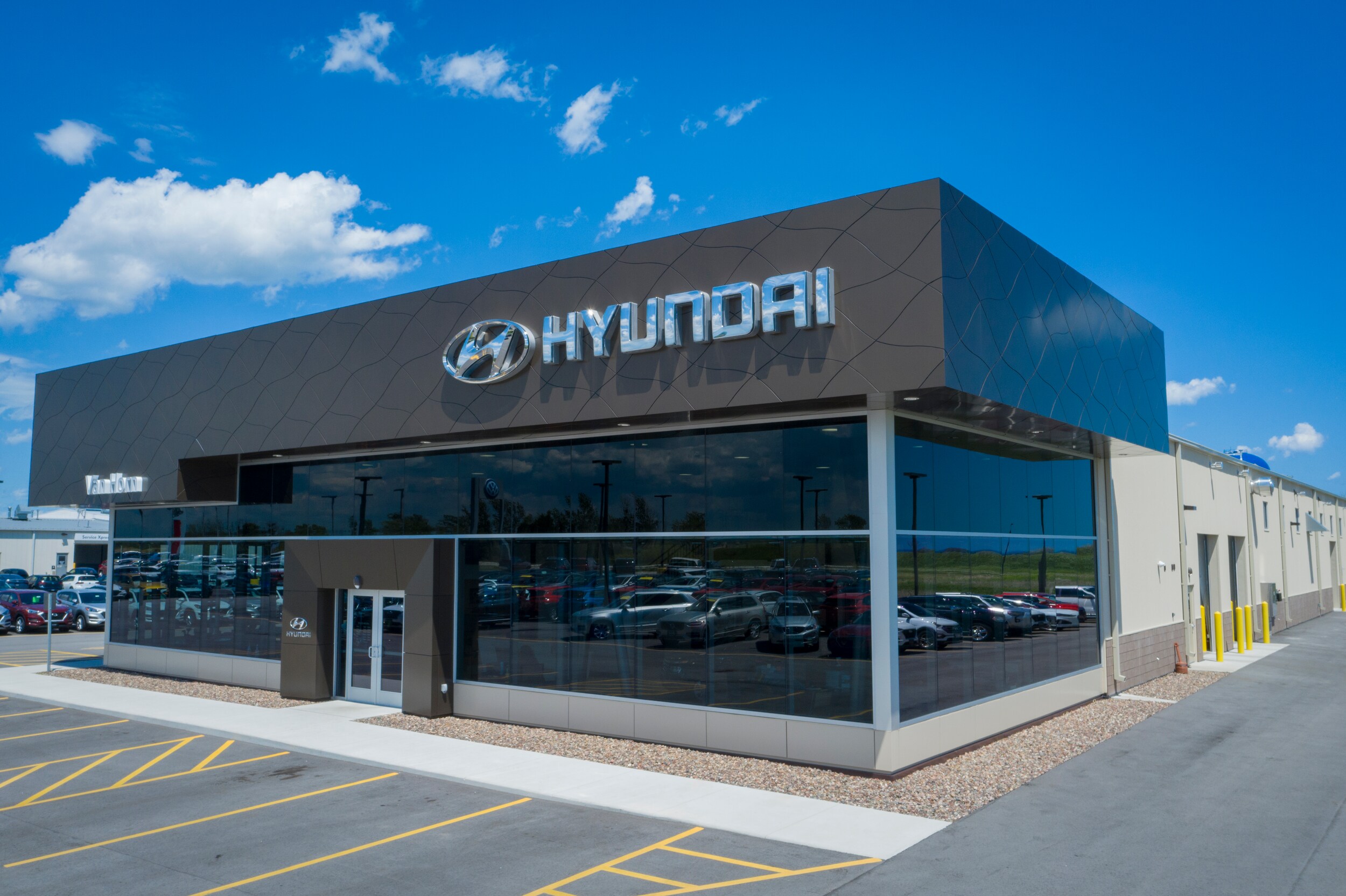 Sheboygan Hyundai_7Front_of_Building.JPG