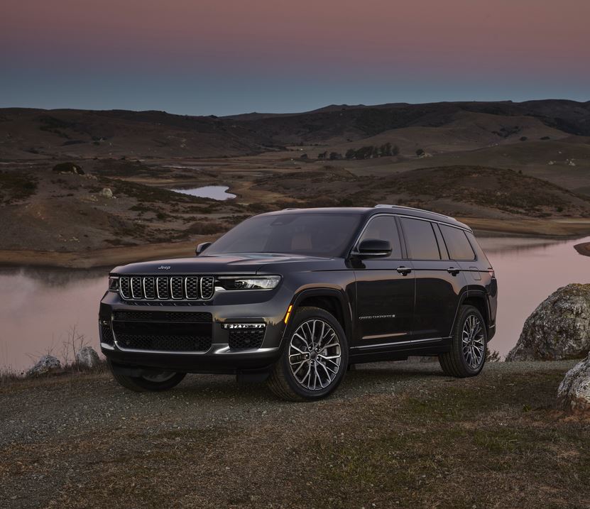 Gray Grand Cherokee L 1.JPG