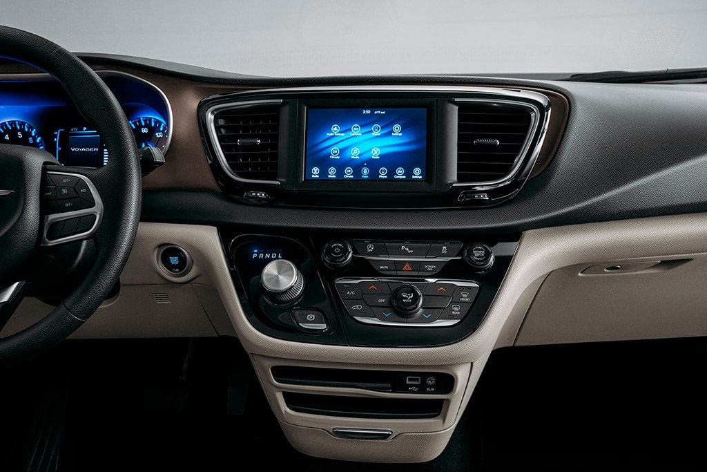 Voyager interior.jpg 2020 Chrysler Voyager Interior