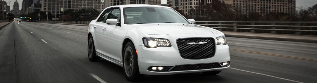 300 2.jpg white 200 chrysler 300