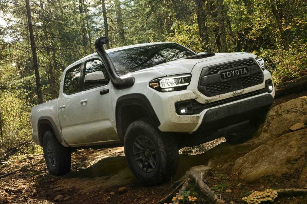 T2.jpg 2020 Toyota Tacoma White with Snorkel