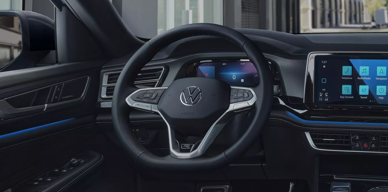 26%20Atlas%20Cross%20Sport%20cockpit.png