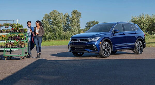 Couple next to a Volkswagen Tiguan Couple next to a Volkswagen Tiguan