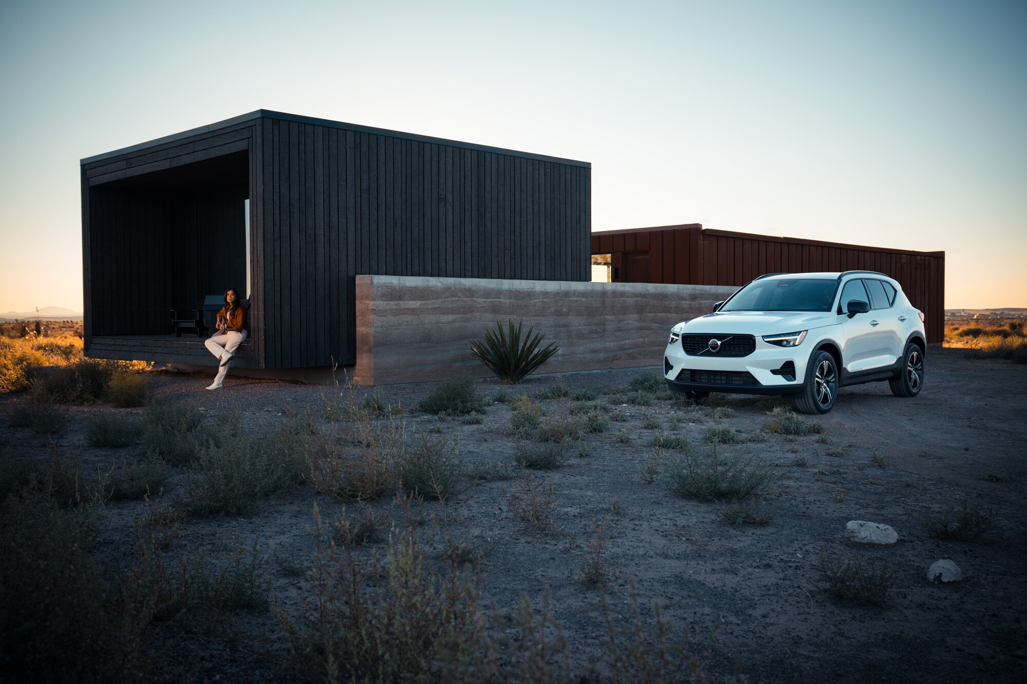 2024 Volvo XC40 - desert-arizona landscape.jpg
