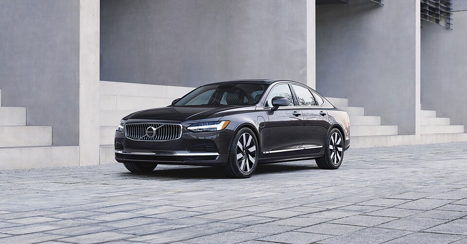 2023-Volvo-S90-Sedan-L02 (2).jpeg