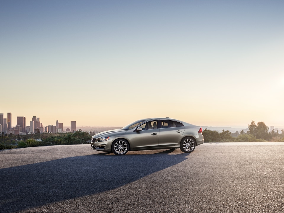 2017-Volvo-S60-Inscription-Sedan-L03.png