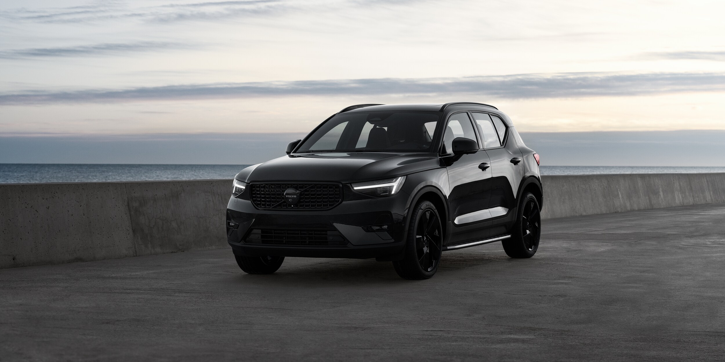 2025-Volvo-XC40-BlackEdition-SUV-L01.jpg