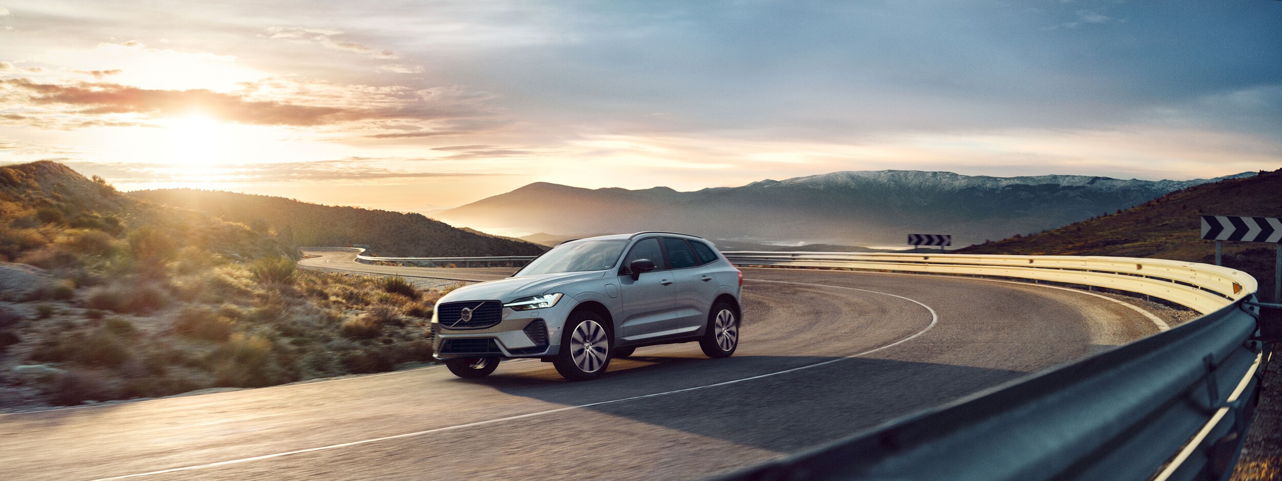 2024-Volvo-XC60-Ultimate-Dark-SUV-L02.jpg