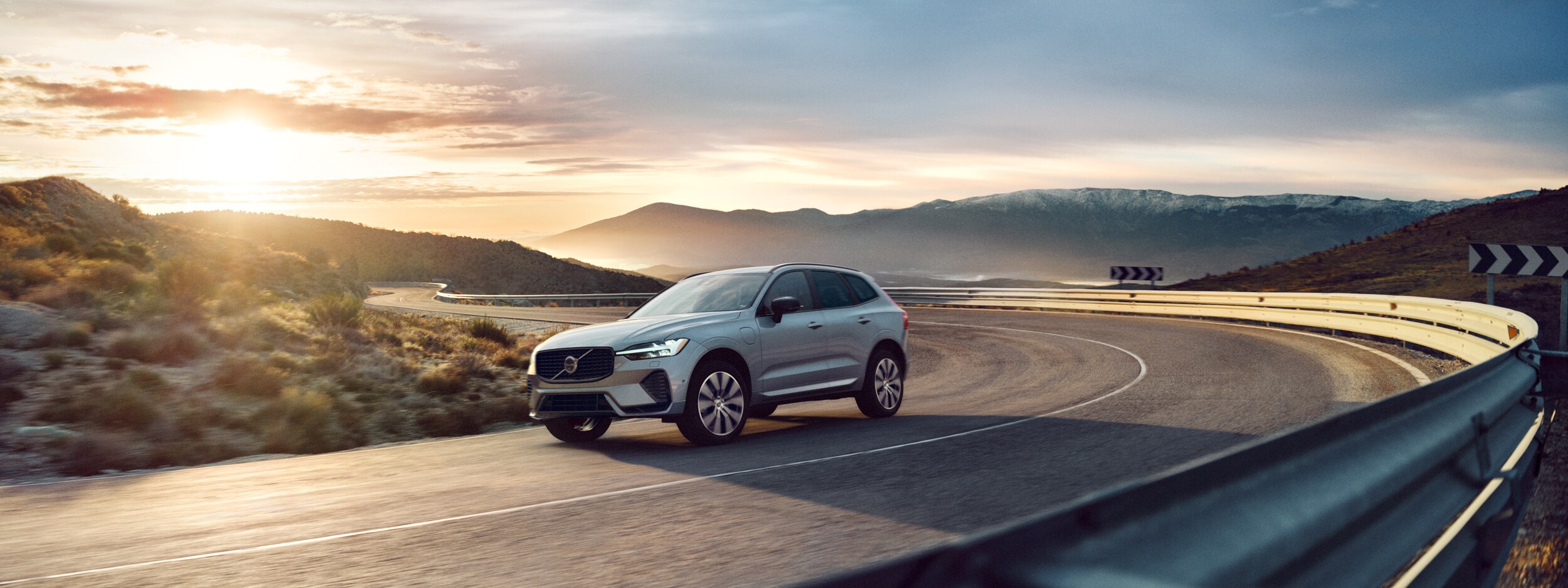 2023-Volvo-XC60-SUV-L04.jpeg