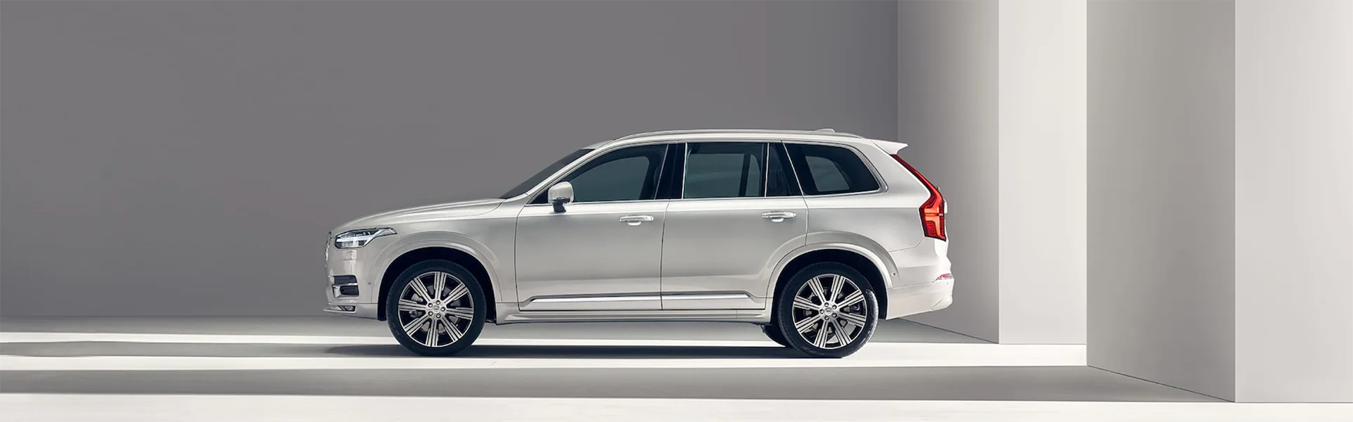 2022 Volvo XC90 Hero.png
