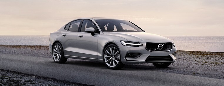 2022 Volvo S60 B5 Momentum FWD 2022 Volvo S60 B5 Momentum FWD