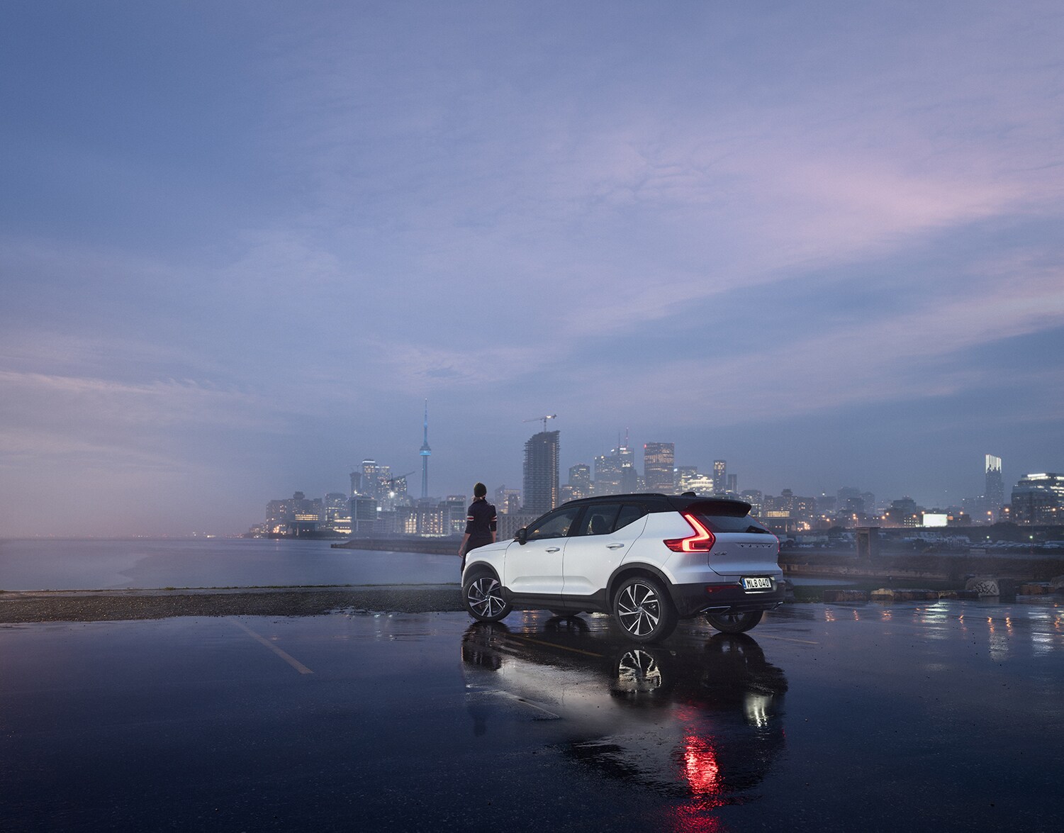 Volvo Cars New Bern is a Car Dealership near Bayboro, NC | 2020 Volvo XC40 parked at dusk