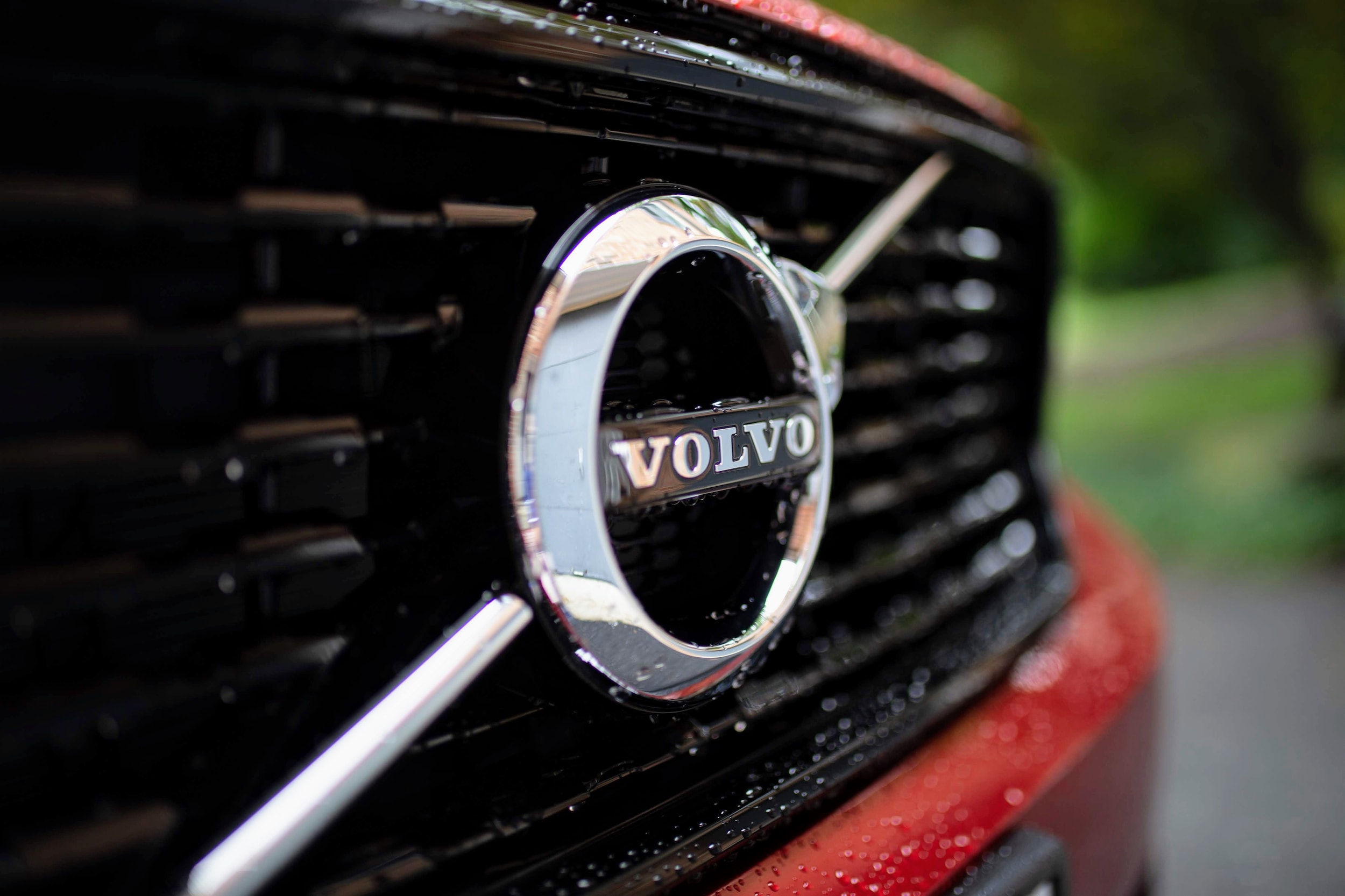 3 Main Benefits of Using OEM parts for your vehicle at Volvo Cars New Bern | Mechanic holding tire
