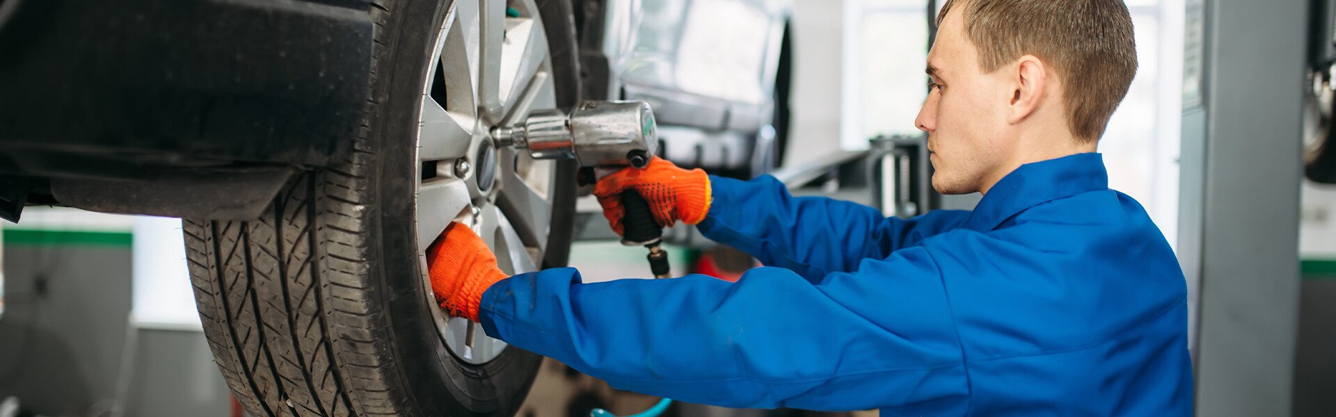 Volvo Cars New Bern is a Car Dealership near Beaufort NC | Service Advisor Replacing Tire on Vehicleg Volvo Cars New Bern is a Car Dealership near Beaufort NC | Service Advisor Replacing Tire on Vehicle